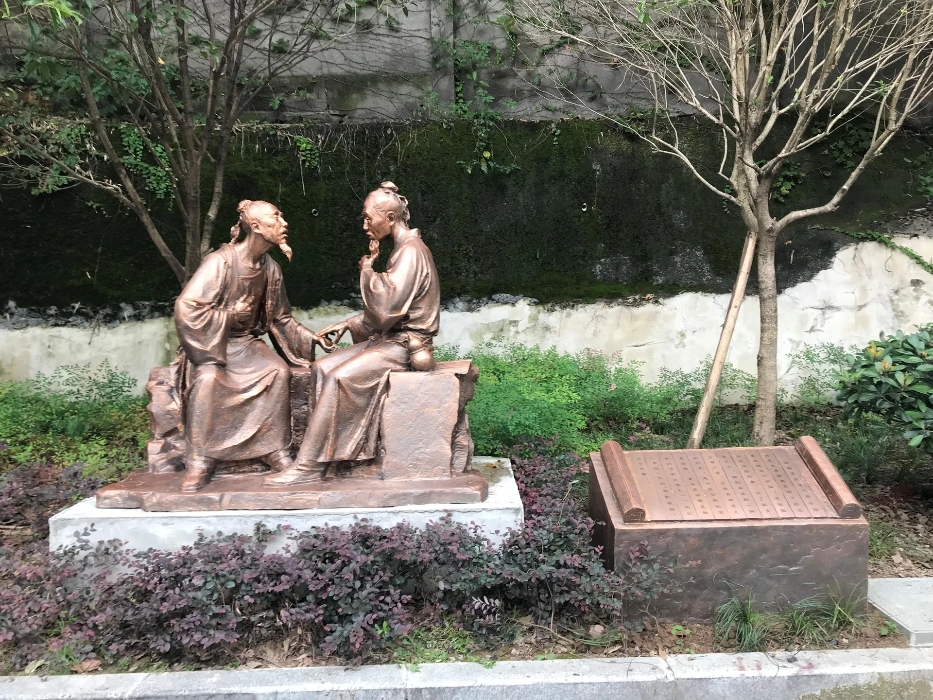 沙坪坝中医院中医诊脉雕塑